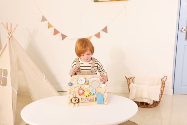 2Kids Toys Activity board Levčkova hiša