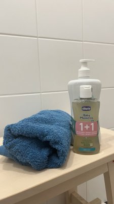 CHICCO Leche corporal con dosificador Baby Moments 500 ml + Champú Baby Moments 200 ml gratis