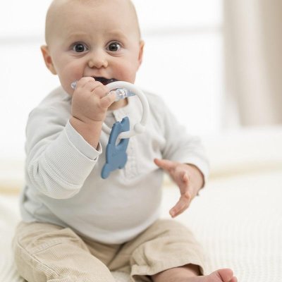 NATTOU Kousátko silikonové s chladící částí bez BPA modrá myška