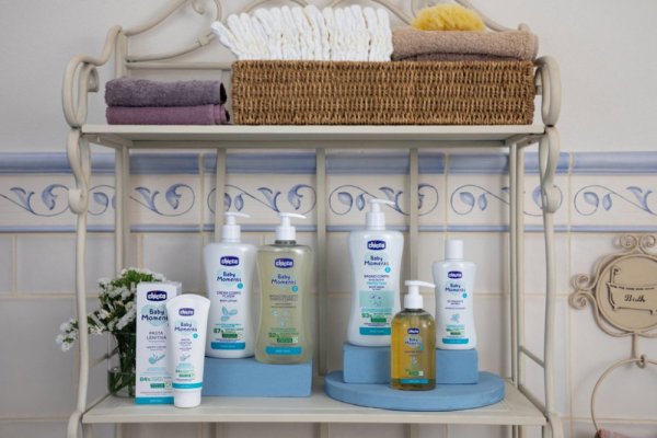 CHICCO Mleczko do ciała z dozownikiem Baby Moments 87% składników naturalnych 500 ml
