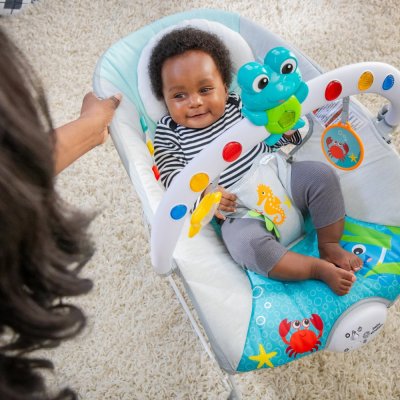 BABY EINSTEIN Musikwippe mit Vibration und Lichtern Kick to It Neptune bis 9 kg