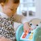 BABY EINSTEIN Musikalisches interaktives Spielzeug Chase & Tap Earl™ 6m+