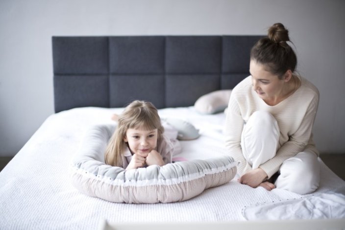 MOEDERHOOD Babynest en Junior kussen 2 in 1 Beige Classics nieuw