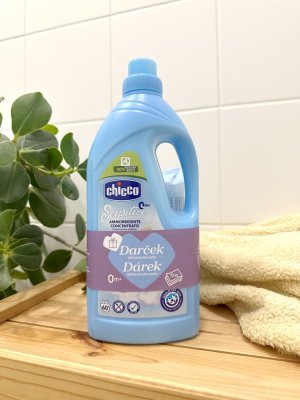 CHICCO Aviváž koncentrovaná Baby Sensitive Sladký pudr 1,5 l, 60 praní + vlhčené ubrousky 72 ks zdar