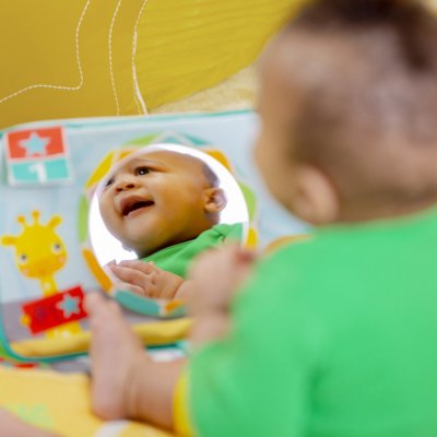 BRIGHT STARTS Speelkleed met activiteiten Oball Grip & Kick™ 0m+