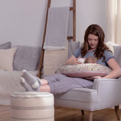 CHICCO Poduszka do karmienia Boppy z bawełny organicznej - Blush Cottage
