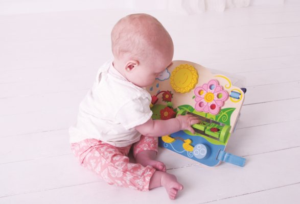 Bigjigs Baby Placa de atividades em madeira com flores
