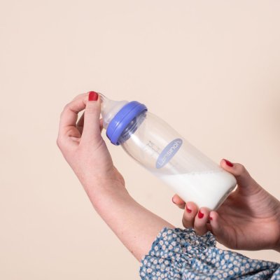 LANSINOH Szklana butelka dla niemowląt ze smoczkiem NaturalWave® (M) 240ml