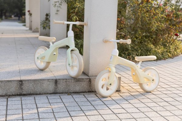 QPLAY Bicicleta de Equilíbrio Tech Cream, idade 2-4 anos, até 30 kg