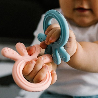 BABYONO Silikonbitring bläckfisk blå