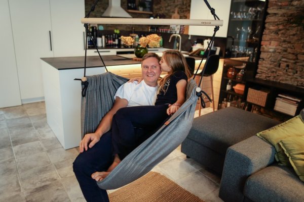 Viseči sprostitveni stol HOJDAVAK MAXIMUS OUT z blazino, leseni Notranje, vrv crna