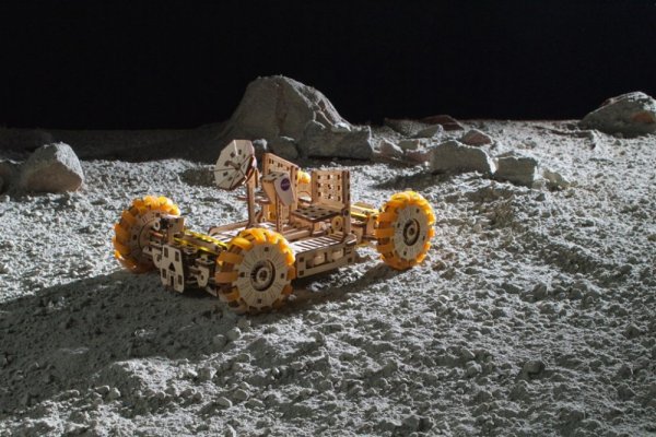 Ugears 3D puzzle mecánico de madera NASA, Vehículo Lunar