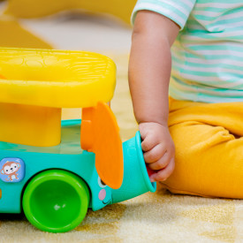 BRIGHT STARTS Steckspielzeug-Auto mit Bällen Pop & Roll Safari Bus™ 6m+