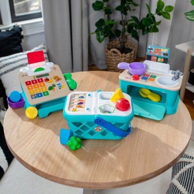 BABY EINSTEIN Hračka hudobná Kuchynka Magic Touch Kitchen™ Pretend to Cook HAPE 9m+