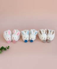 Doudou Geschenkset - Set mit Rassel-Schühchen Häschen blau 0-6 Monate