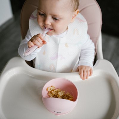 BABYONO Silikonnapf mit Saugnapf – rosa ab 6 Monaten