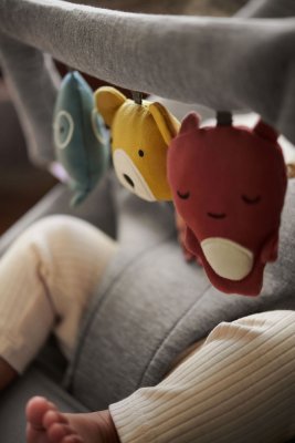 BABYBJÖRN Miękkie tekstylne zwierzątko na leżaku Friends