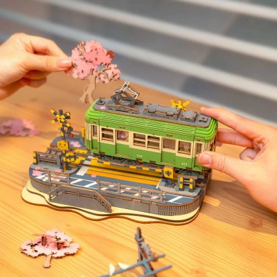 RoboTime 3D Holzbausatz Station mit Sakura