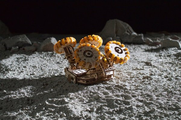 Ugears 3D puzzle mecánico de madera NASA, Vehículo Lunar