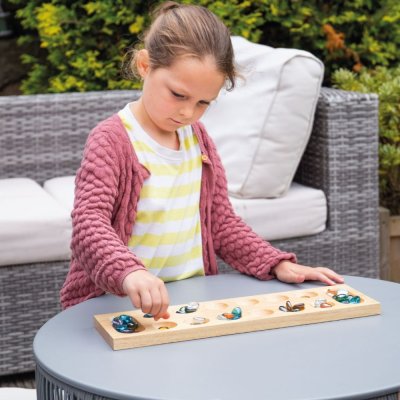 Bigjigs Toys Mankala-Spiel mit Kieselsteinen