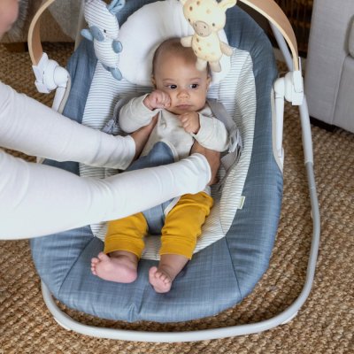INGENUITY Baloiço com movimento e música Chambray 0m+, até 9 kg