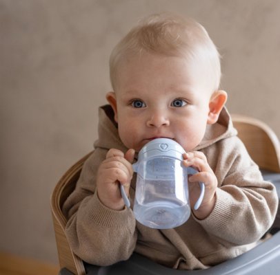 LOVI Prva skodelica s skodelico za pitje 150 ml modra