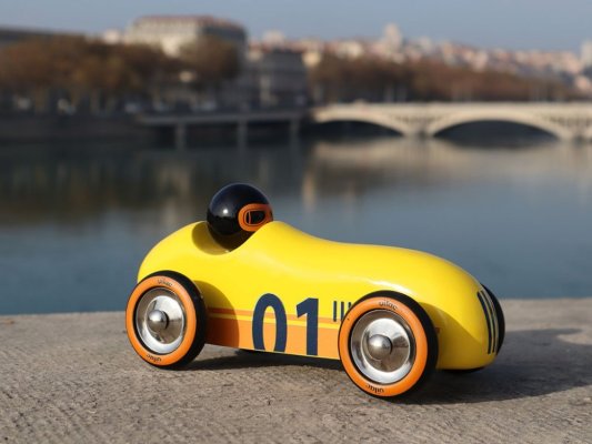 Vilac Carro de Madeira Old Sport Compet amarelo