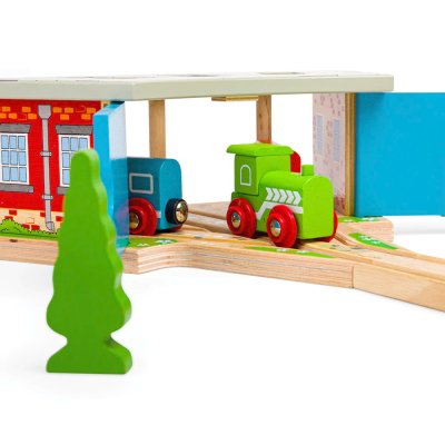 Bigjigs Rail Dreifach Lokschuppen mit Toren