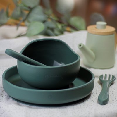 PETITE&MARS Set jídelní silikonový TAKE&MATCH 2 ks talíř + příbor Misty Green 6m+