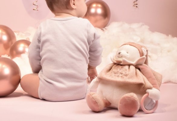 Doudou Coffret cadeau Ours polaire en peluche avec anneau 30 cm rose