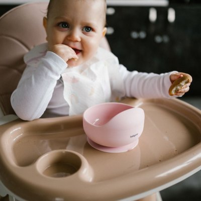 BABYONO Silikonnapf mit Saugnapf – rosa ab 6 Monaten