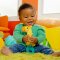 BRIGHT STARTS Hračka s melodií na C kroužku Tug Tunes™ žirafa 0m+