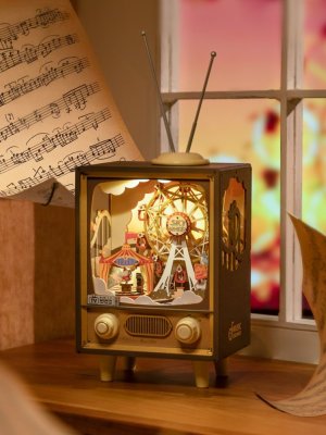 RoboTime 3D Holzpuzzle Spieluhr Karneval bei Sonnenuntergang