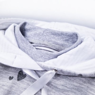 Obleka s kapuco - siva melanža srce bleščice