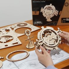 RoboTime 3D Wooden Mechanical Puzzle Perpetual Calendar