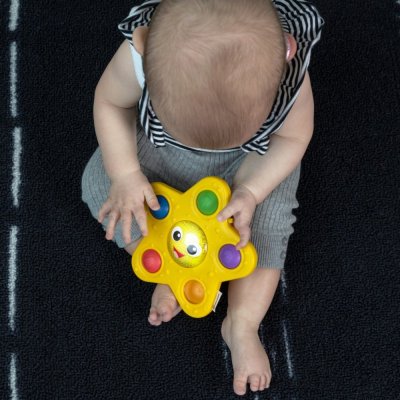 BABY EINSTEIN Aktiv-Spielzeug mit Saugnapf Pop & Glow Starfish™ 6m+
