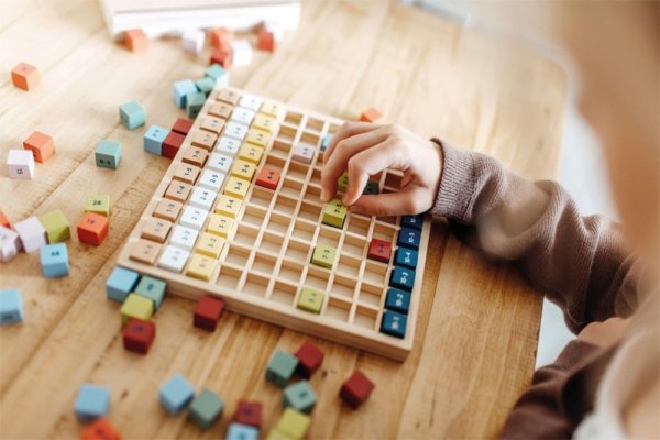 small foot Drewniana tabliczka edukacyjna mnożenia