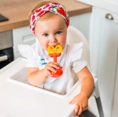 BABYONO Beißring edukativ mit Rassel Orange