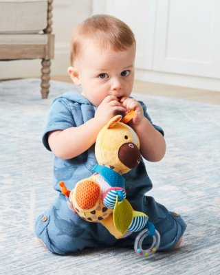 SKIP HOP Zabawka aktywna na pierścieniu C Bandana Buddies Giraffe 0m+
