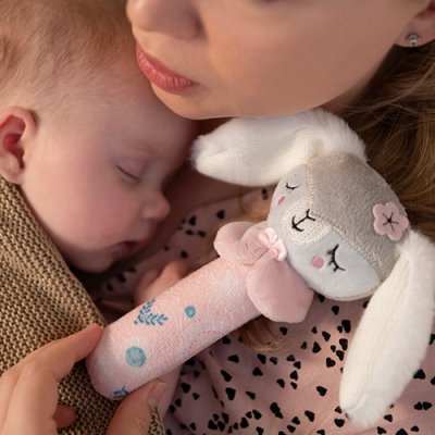 BABYONO Hračka pískací Zaječice Sunday 3m+