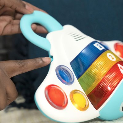 BABY EINSTEIN Pop & Explore Stingray™ sensorisk paradisleksak 6m+
