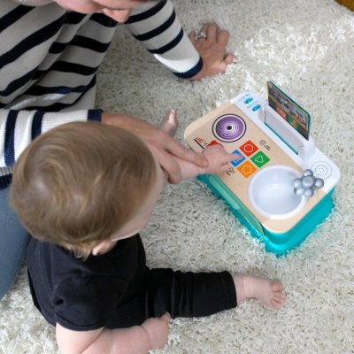 BABY EINSTEIN Jucărie muzicală Magic Touch Kitchen™ Pretend to Cook HAPE 9m+