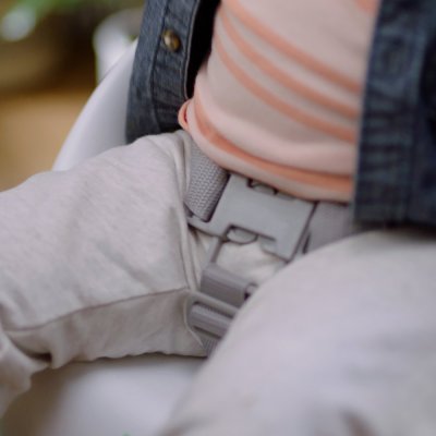 INGENUITY Sitzerhöhung Simplicity Seat™ Grey 6m+, bis 15kg