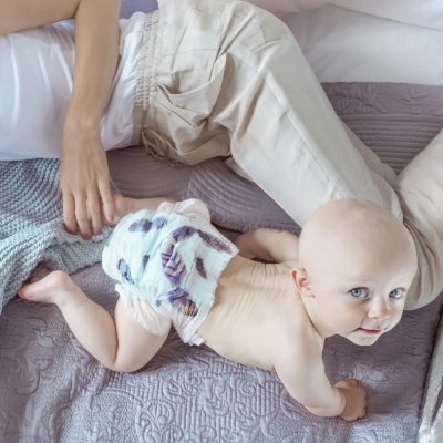KOLORKY DAY Pieluchy jednorazowe eko, piórka L (8-13 kg) 152 szt. - MAGAZYN MIESIĘCZNY