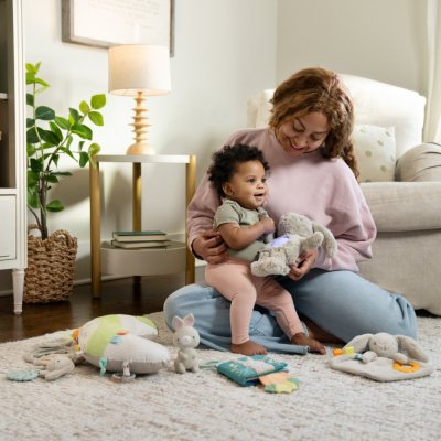 INGENUITY Kuscheltier-Spielzeug mit Beißring Häschen Cozy Sylvi™ 0m+