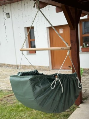 Hängesessel olivgrün HOJDAVAK MAXIMUS OUT mit Kissen, Holz für den Außenbereich, Seil weiß