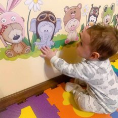 Adesivi murali per bambini - Amici sul prato N.1 – 30×95 cm + accessori