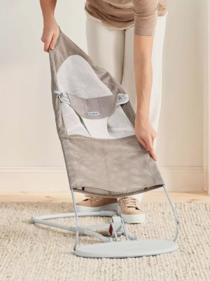 BABYBJÖRN Liege Balance Soft Grey Beige/White Mesh, hellgraue Konstruktion