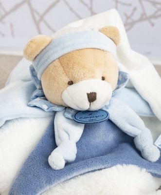 Doudou Poklon set - plišani medvjedić mazilica s kapicom