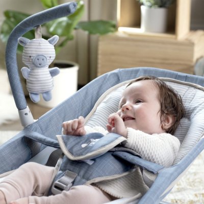 INGENUITY Masažna fotelja vibrirajuća s Happy Belly™ Rock-to-Bounce melodijom - Chambray 0m+ do 9kg